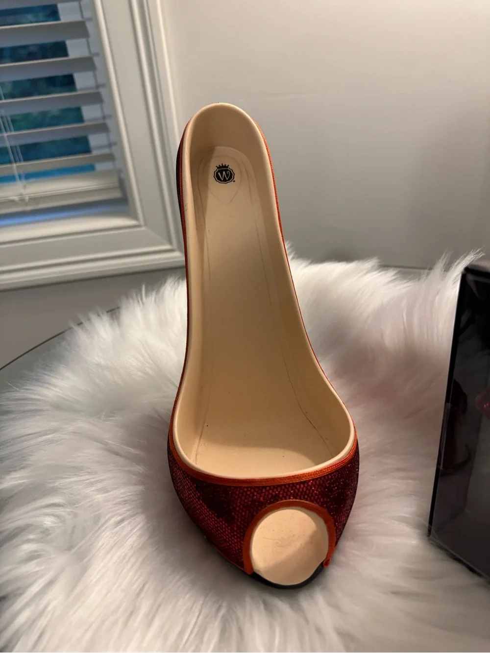 Red High Heel Shoe Bottle Stopper - Reusable Novelty Wine Cork, 1 Pack